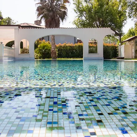 Villas With Pool *
