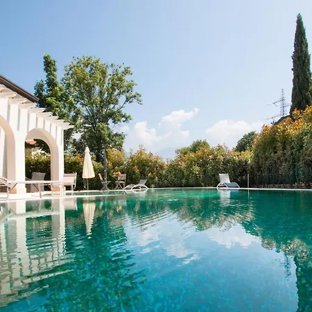 Villas With Pool